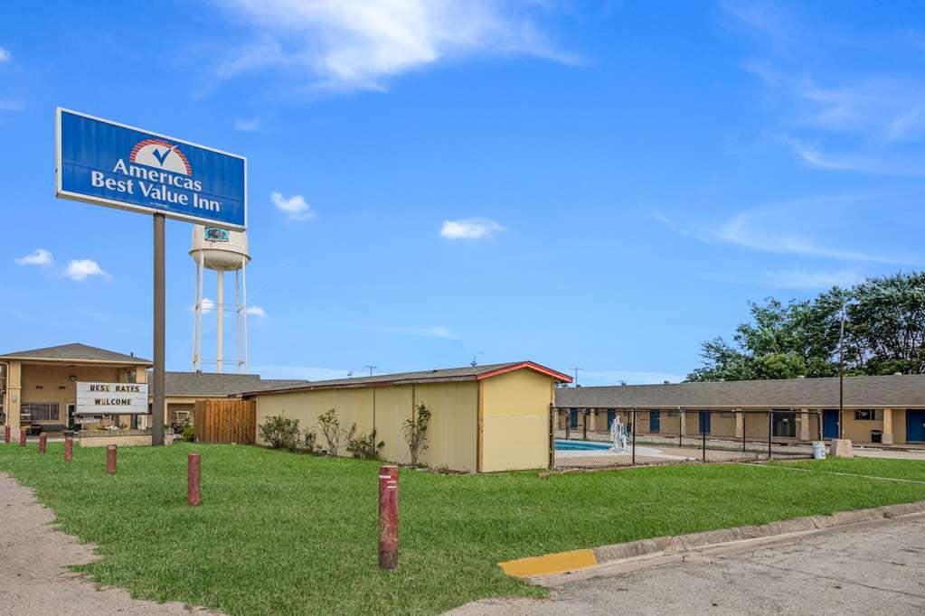 Americas Best Value Inn Giddings Exterior foto