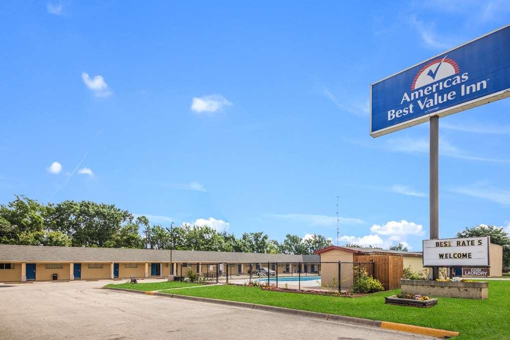 Americas Best Value Inn Giddings Exterior foto